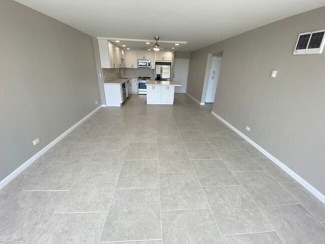 Building Photo - Pacific Beach - 3 blocks to Beach!  2bd/2ba Spacious 6th floor condo remodeled in 2022! Spectacul...