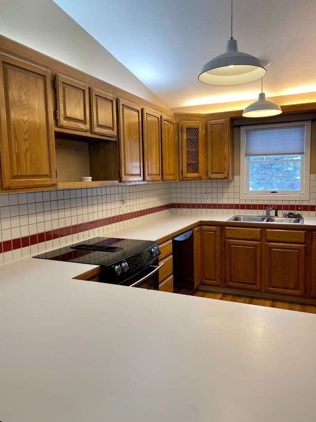 Building Photo - LONGTERM KENAI TOWNHOME