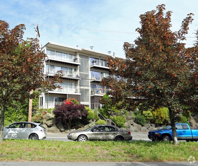 Magnolia Apartments 2415 Thorndyke Ave W Seattle WA 98199 Apartment