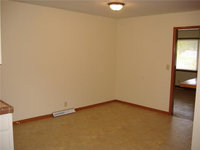 Building Photo - 1212 W Pine St