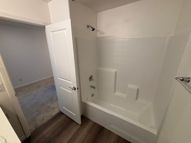 Building Photo - Beautiful 3Bed/3Bath Townhome located in Enterprise/Southern Highlands–Southwest Henderson border...