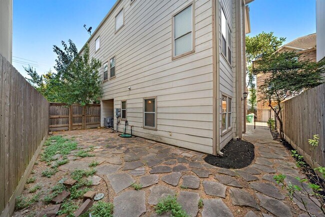 Building Photo - 1112 Birdsall St