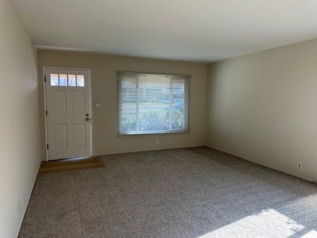 Building Photo - 55-1909