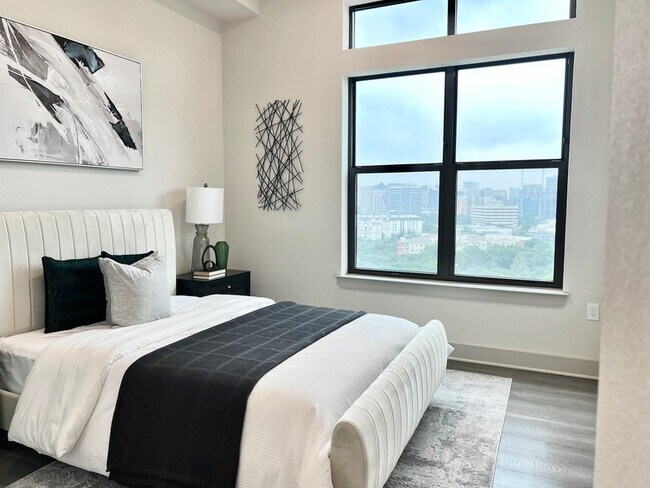 Building Photo - 3330 Oak Grove Ave