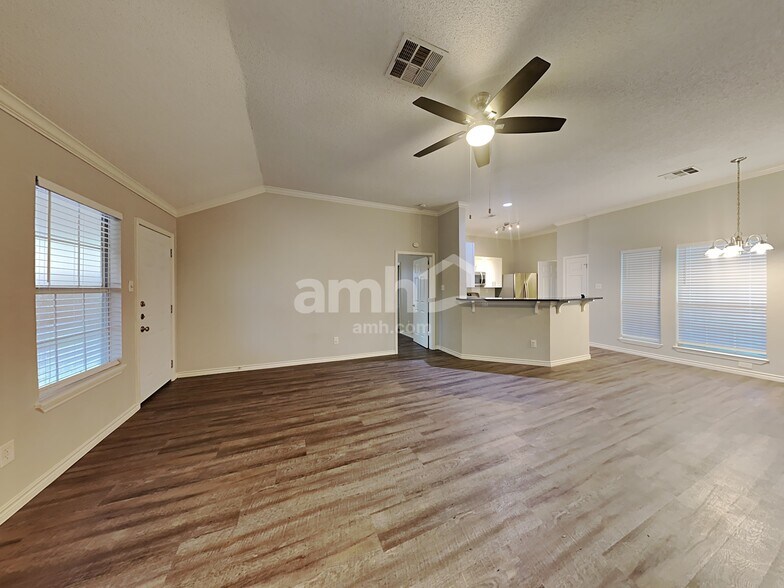 Building Photo - 11907 Santa Fe Trl