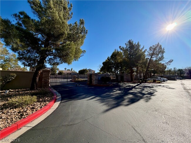 Building Photo - 75 N Valle Verde Dr