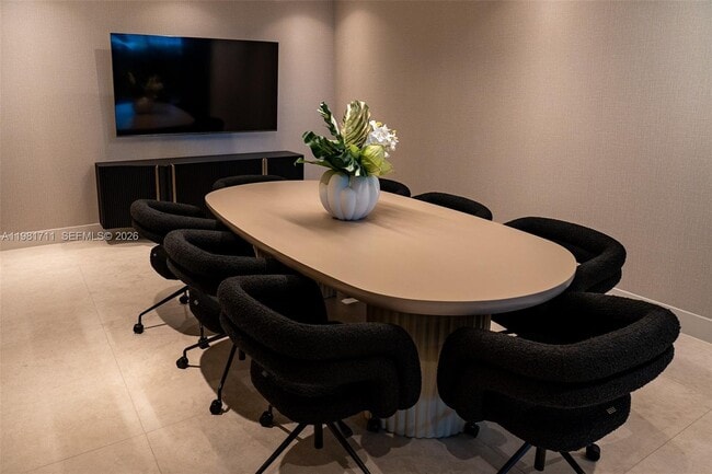 Building Photo - 700 NE 24th St