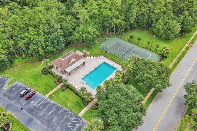 Building Photo - 4454 King Edward Dr