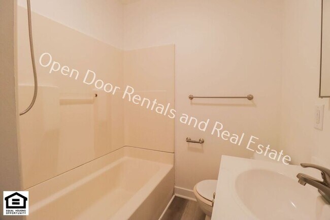 Building Photo - 340 W Dewald St