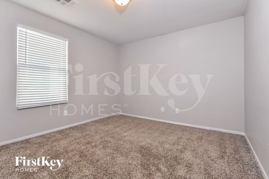Building Photo - 452 Redruth Dr