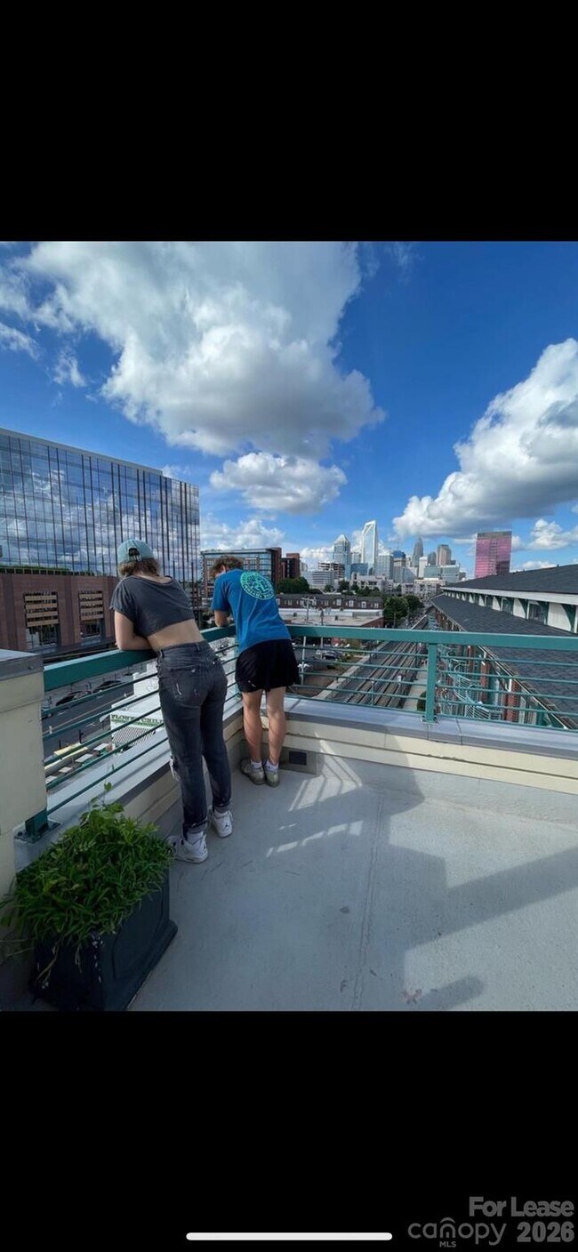 Building Photo - 115 E Park Ave