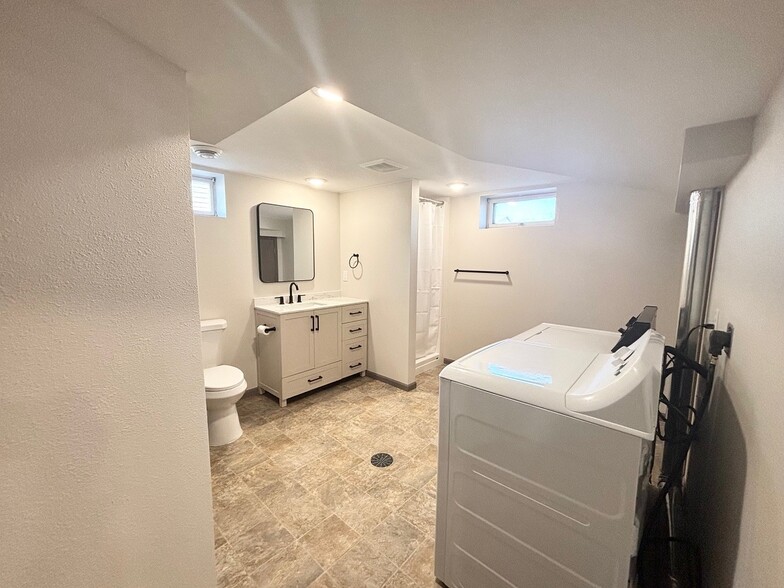 Building Photo - 502 Business 23 S