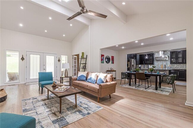 Building Photo - 4523 Runnemede Rd NW