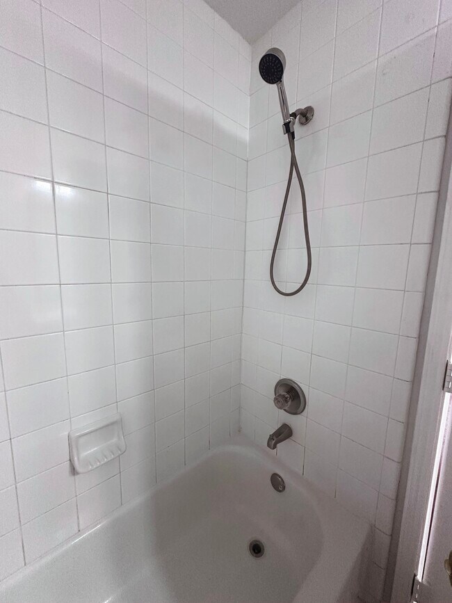 Building Photo - 15522 Baxter Ave