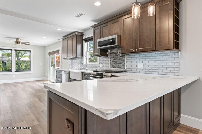 Building Photo - 553 Colts Neck Rd