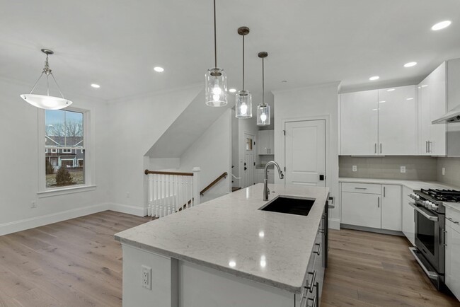 Building Photo - 19 Lily Pond Ln