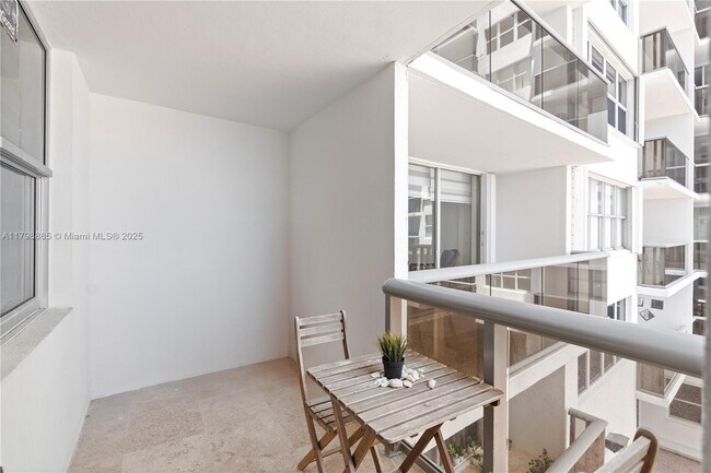 Building Photo - 6039 Collins Ave