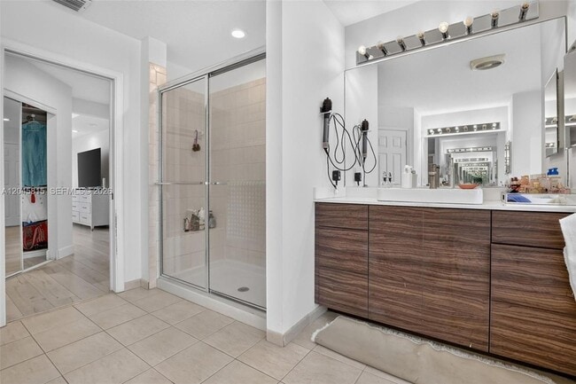 Building Photo - 981 Waterside Cir