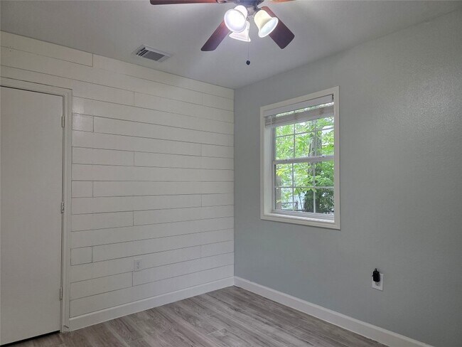 Building Photo - 209 Franlee St