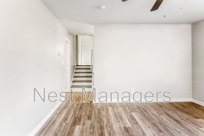 Building Photo - 1089 Essex Pl