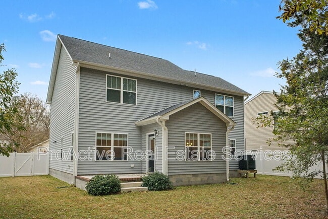 Building Photo - 3026 Peronne Ave