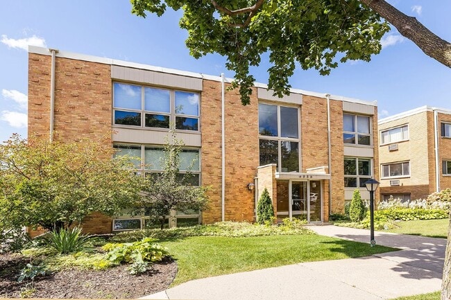 Building Photo - Charming 1 bedroom Condo Available Now!