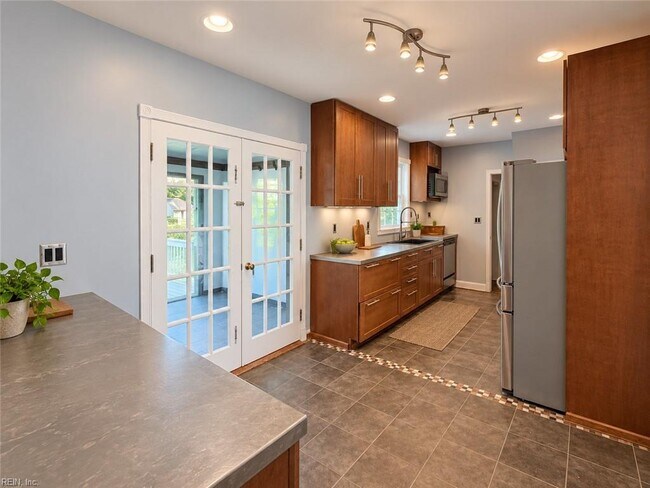 Building Photo - 410 Burleigh Ave