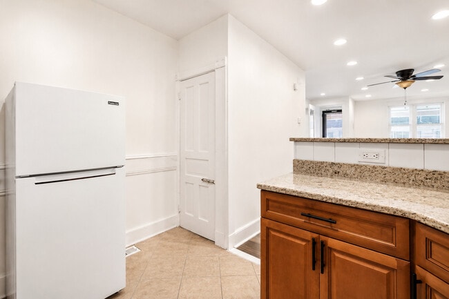 Building Photo - 45 N Lindenwood St