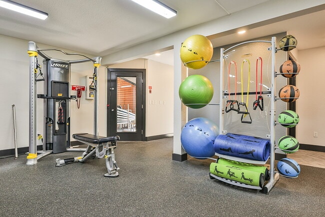 Building Photo - Emerald Ridge