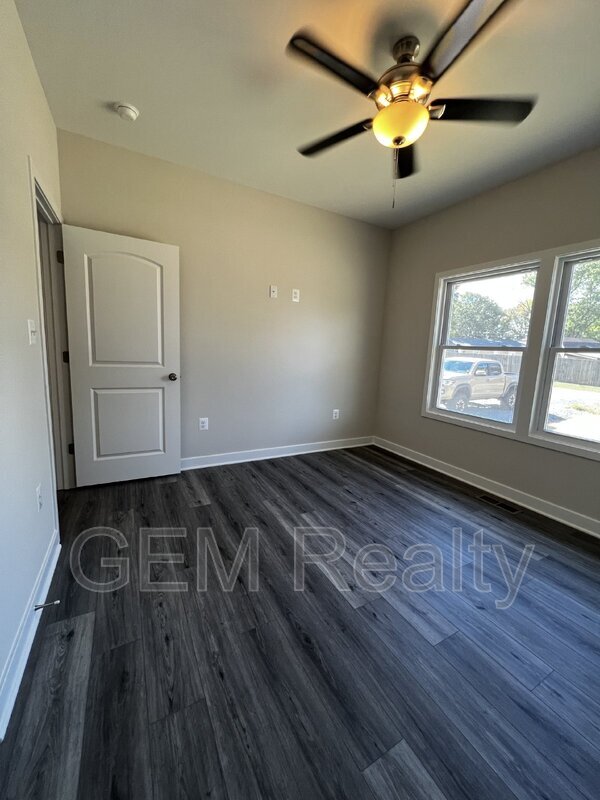 Building Photo - 38 Meadow View Ln