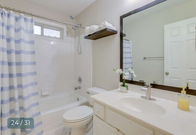 Building Photo - Fully furnished or unfurnished 4-bedroom ranch in Lawrenceville