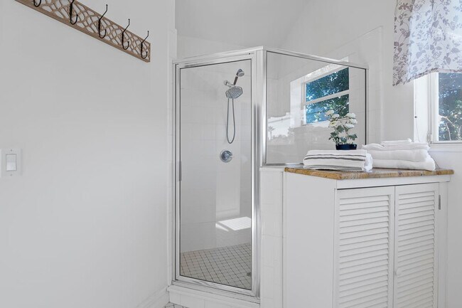 Building Photo - 13 Cleveland Ct