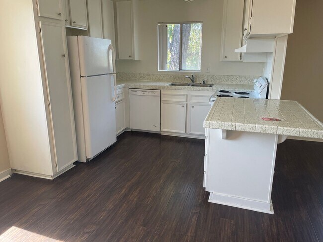 Building Photo - 3 Bed/ 2 Bath Clairemont Mesa