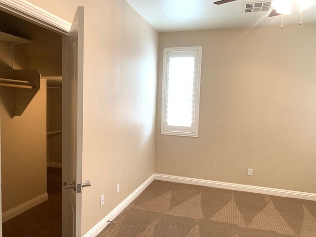 Building Photo - Four Bedrooms, Loft, and Downstairs Bedroo...