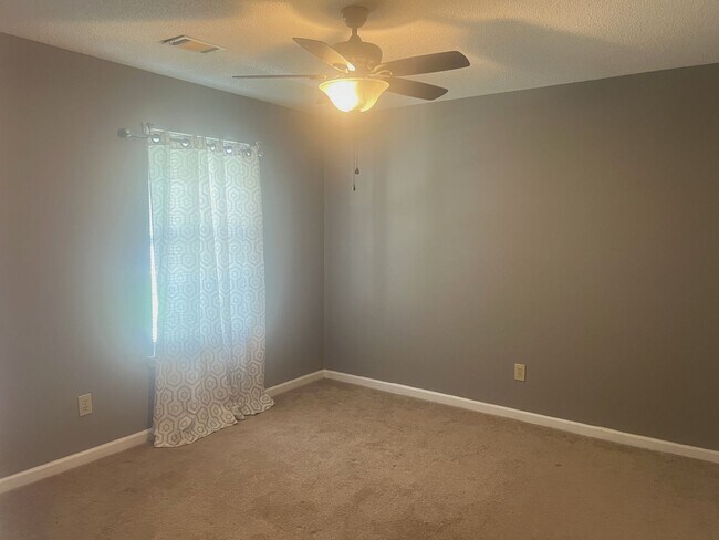 Building Photo - 113 Saddlehorn Dr