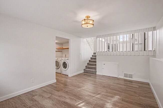 Building Photo - 3 bedroom, 2 car garage, fenced yard, updated and clean!