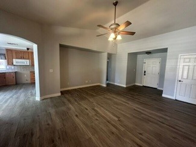 Building Photo - Must-see home located in the Northwest, SOLAR!!