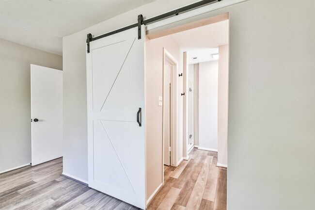 Building Photo - 6103 Fallengate Dr