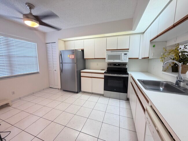 Building Photo - 800 SW 125th Way