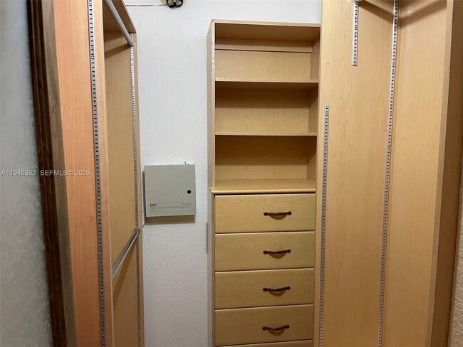 Building Photo - 3559 W 74th Pl