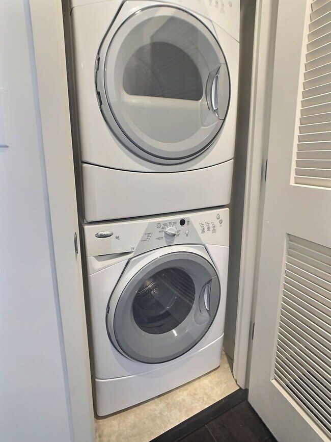 Building Photo - Beautiful 1 Bedroom/1 Bathroom Condo at The 88