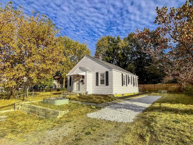 Building Photo - 1040 E Gates St