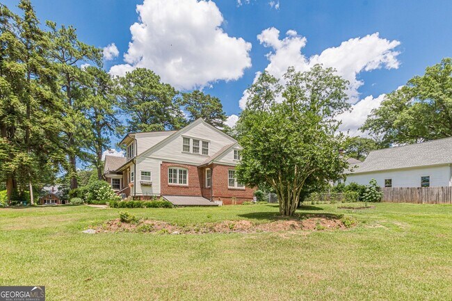 Building Photo - 1878 Cambridge Ave