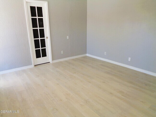 Building Photo - 2120 Greenlee Dr