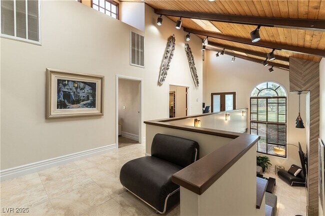 Building Photo - 2845 Queens Courtyard Dr
