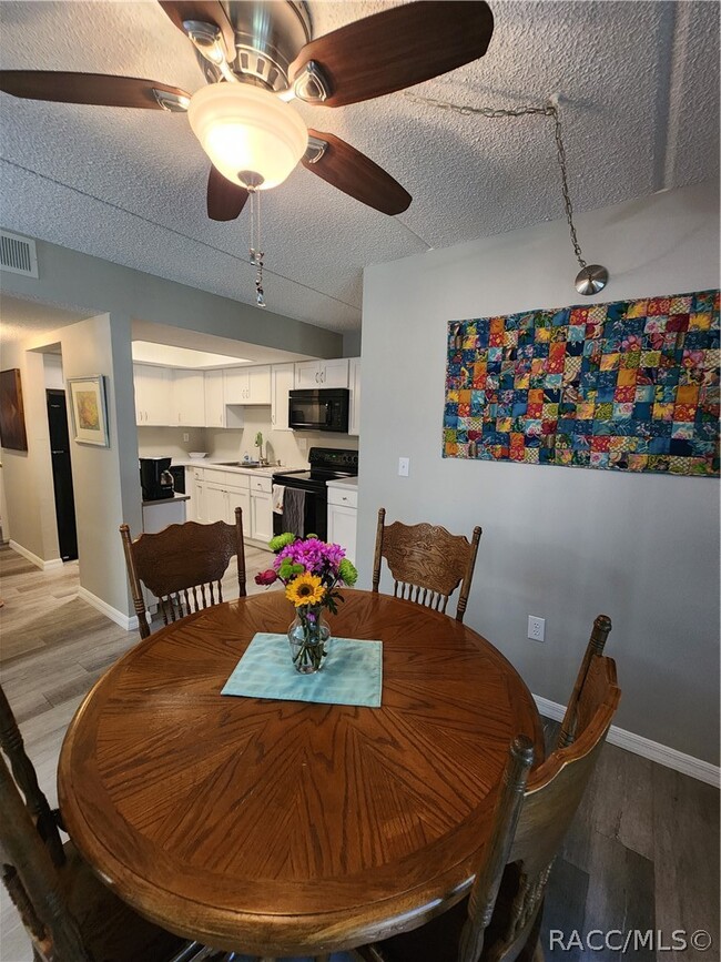 Building Photo - 2400 Forest Dr