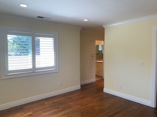 Building Photo - Beautiful Home Downtown Menlo Park