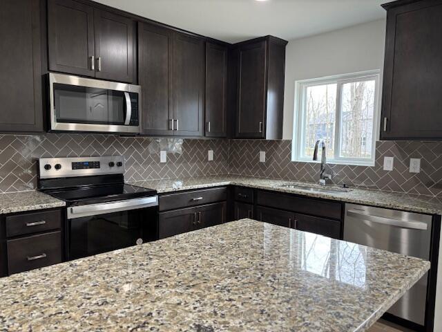 Building Photo - 9272 Hemlock Ln