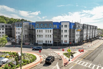 Building Photo - The Leon