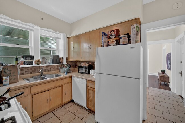 Building Photo - 1029 Garnett Pl